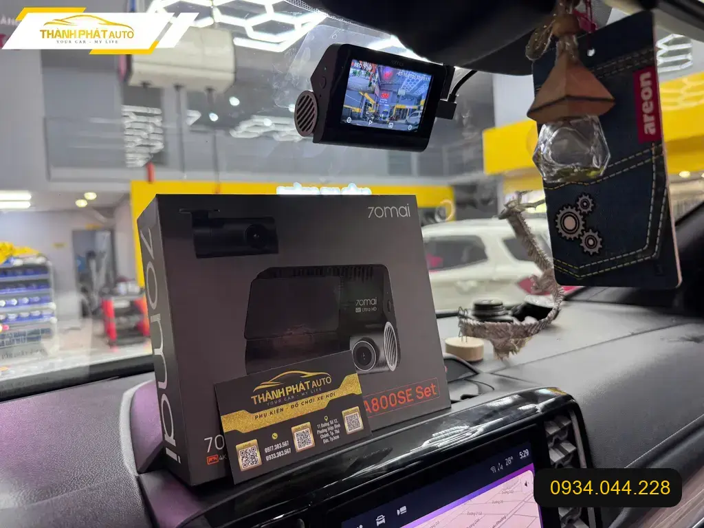 Anh Lâm lắp camera hành trình Ford Everest Quận 12 sau khi gặp sự cố va chạm nhẹ ảnh thực tế 3