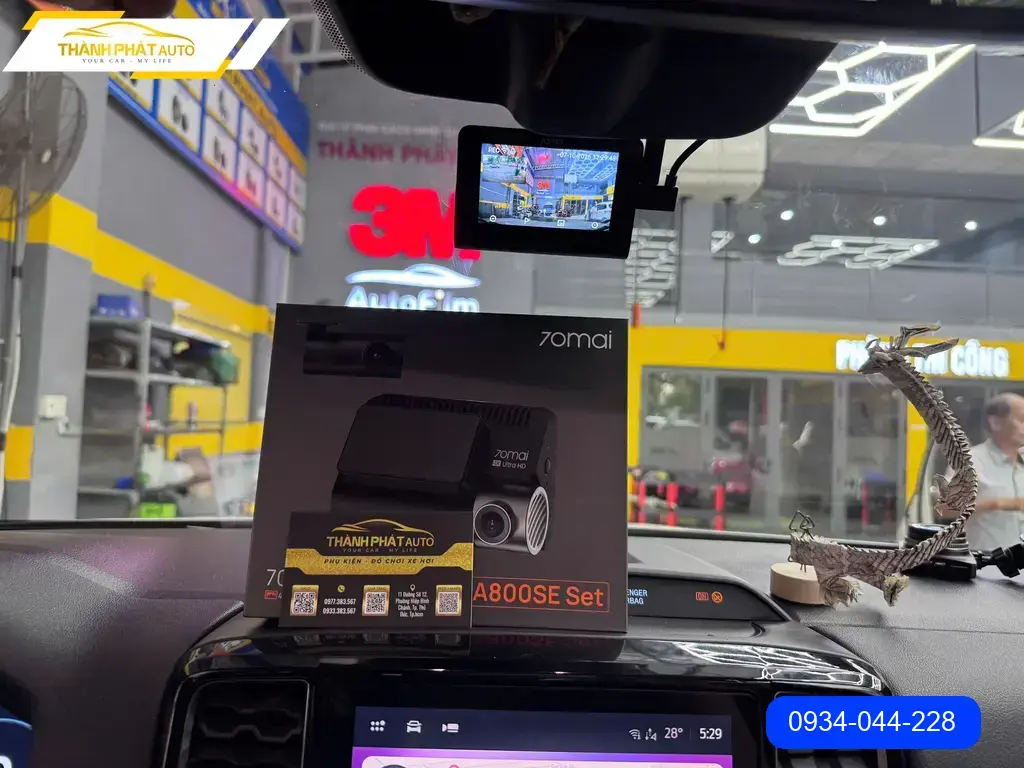 Anh Lâm lắp camera hành trình Ford Everest Quận 12 sau khi gặp sự cố va chạm nhẹ ảnh thực tế 4