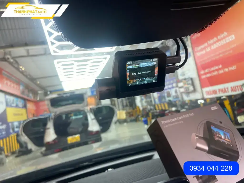 Anh Việt lắp Camera hành trình ô tô cho Ford Ranger tại Thủ Đức giá tốt