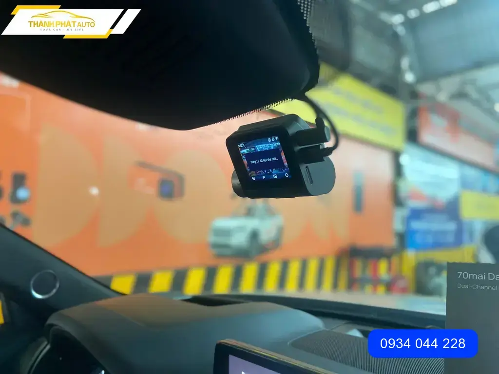 Anh Việt lắp Camera hành trình ô tô cho Ford Ranger tại Thủ Đức giá tốt ảnh thực tế 4