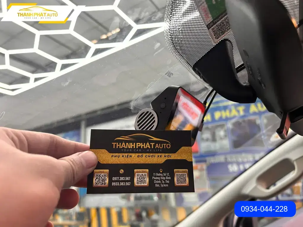 Anh Tấn lắp camera hành trình ô tô Honda CRV tại Quận Thủ Đức