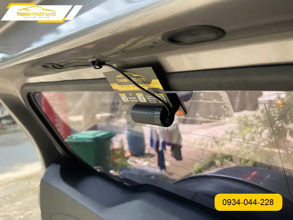 Anh Thành lắp camera hành trình ô tô cho Ford Ecosport tại Quận 9 đề phòng va chạm