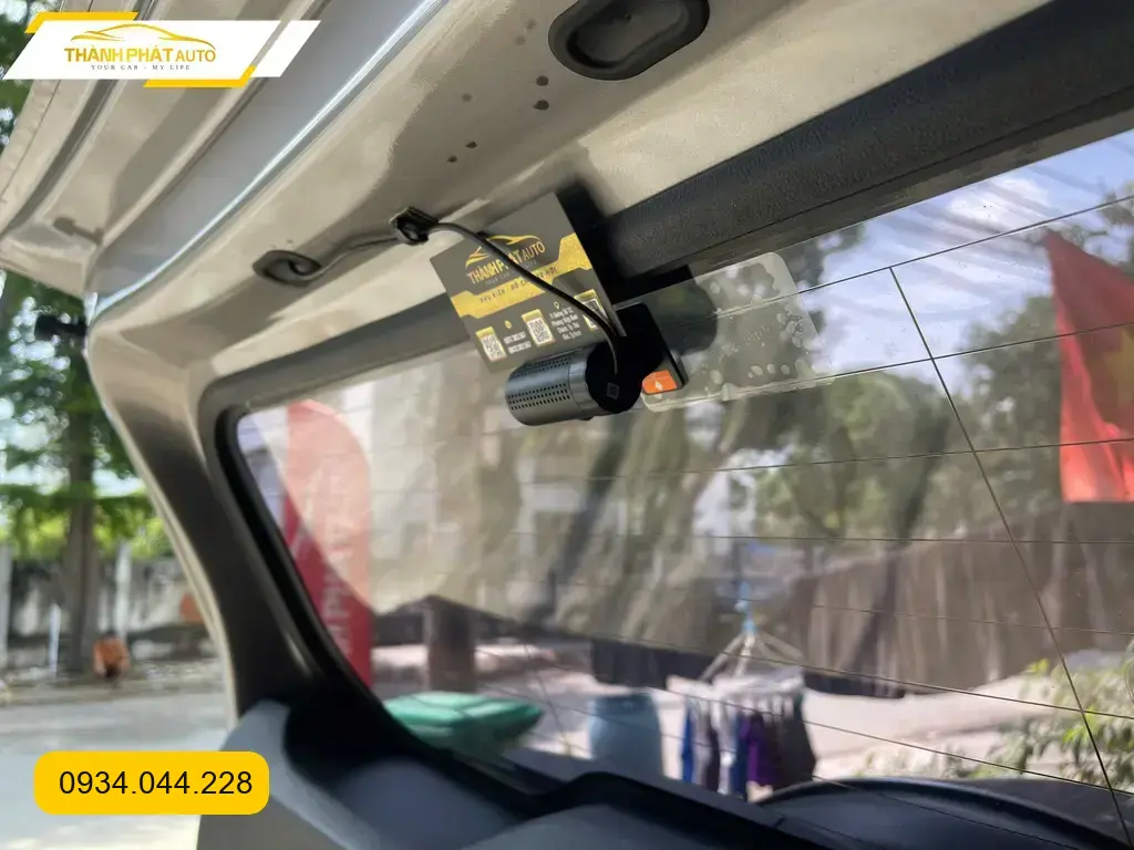 Anh Thành lắp camera hành trình ô tô cho Ford Ecosport tại Quận 9 đề phòng va chạm ảnh thực tế 2