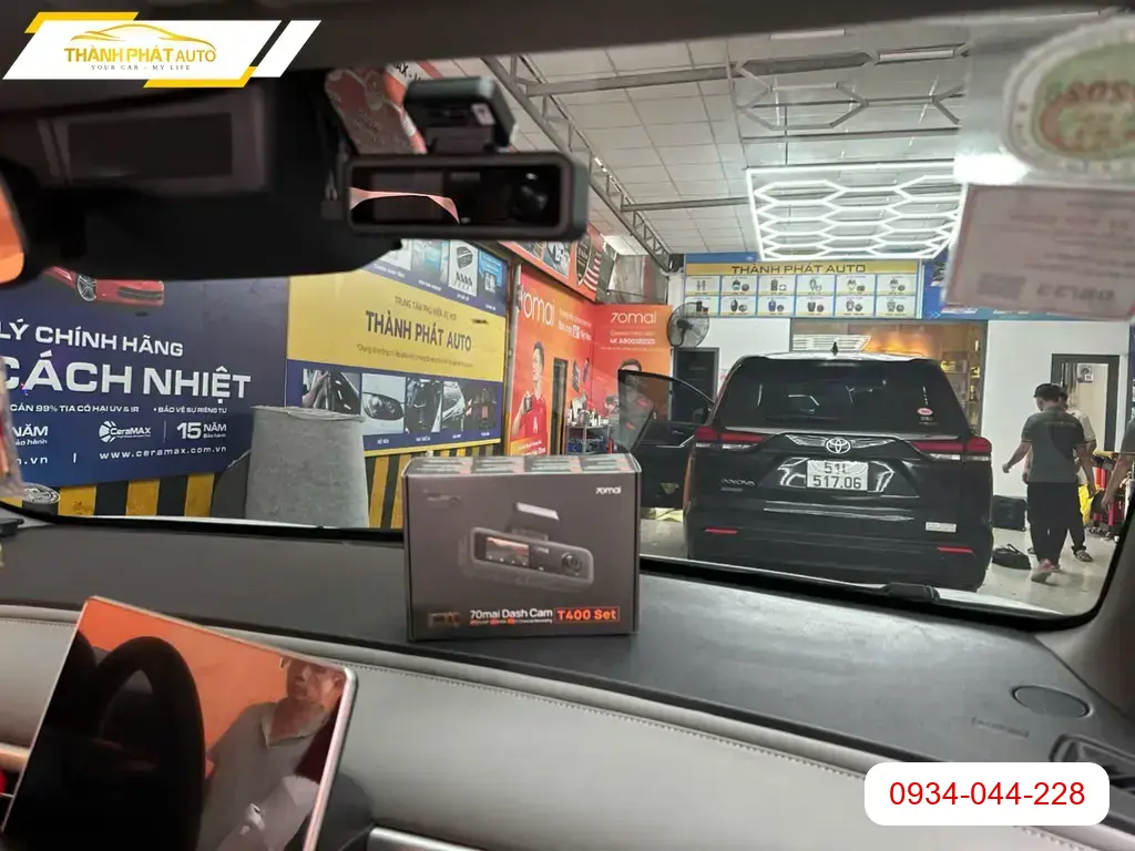 Anh Phát lắp Camera hành trình T400 VF6 tại Quận 12 cho xe gia đình ảnh thực tế 2