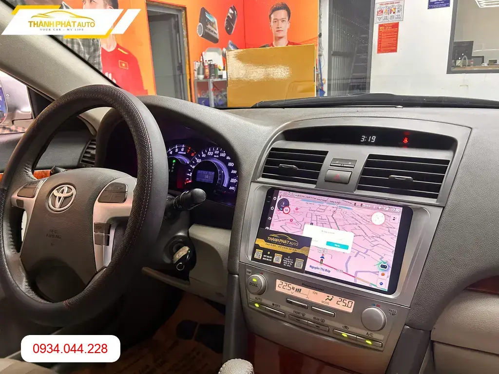 Anh Tuấn Kiệt lắp Màn Hình Android Camry 2012 tại Quận 12 để nâng cấp trải nghiệm