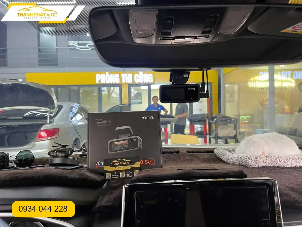 Anh Lâm lắp Cam Hành Trình A210 cho Corolla Cross ở Quận 9 để yên tâm lái xe đường dài ảnh thực tế 3