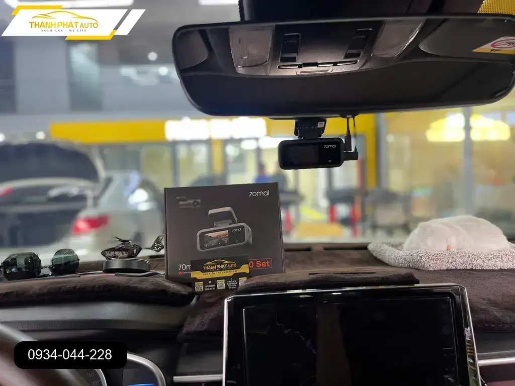 Anh Lâm lắp Cam Hành Trình A210 cho Corolla Cross ở Quận 9 để yên tâm lái xe đường dài ảnh thực tế 5