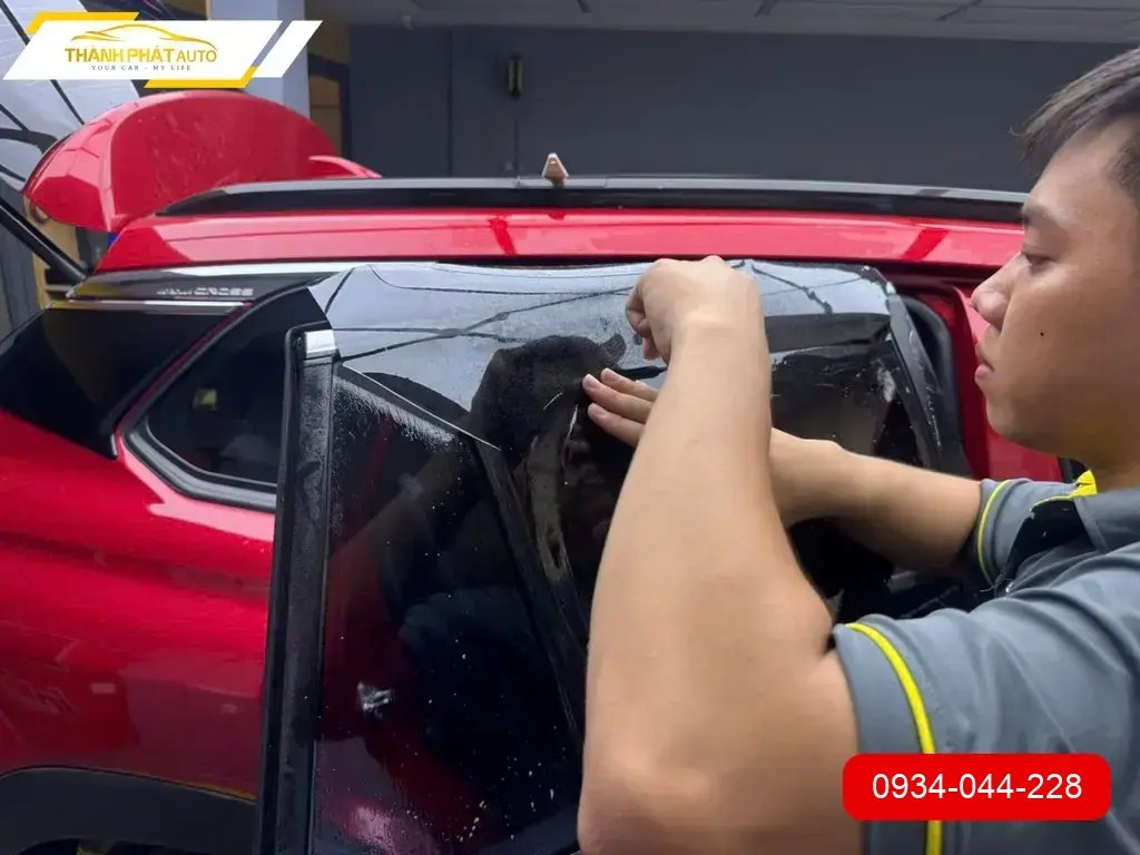 Anh Phước Lộc dán phim cách nhiệt Mazda CX-5 tại Thủ Đức chống nắng hè ảnh thực tế 3