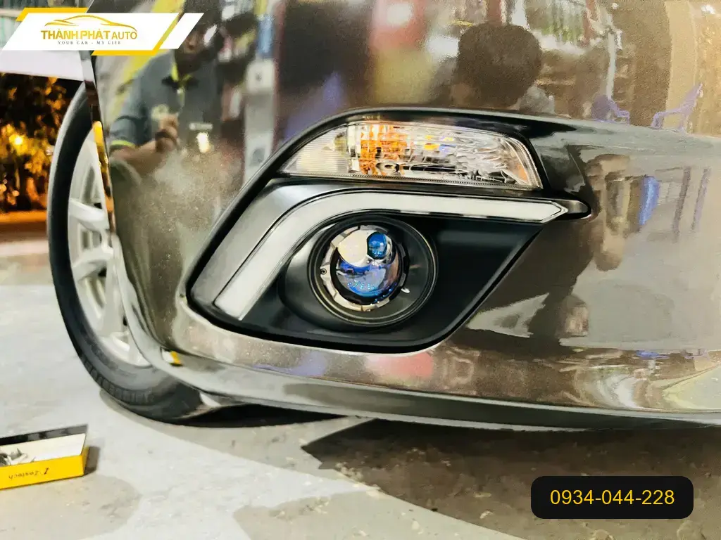 Chú Minh độ đèn gầm ô tô Ford Everest ở Quận Thủ Đức vì đèn zin yếu khi mưa ảnh thực tế 3