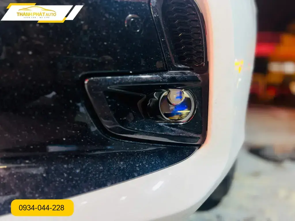 Anh Tấn độ đèn ô tô cho Hyundai Accent tại Quận Thủ Đức để tăng tầm nhìn ban đêm