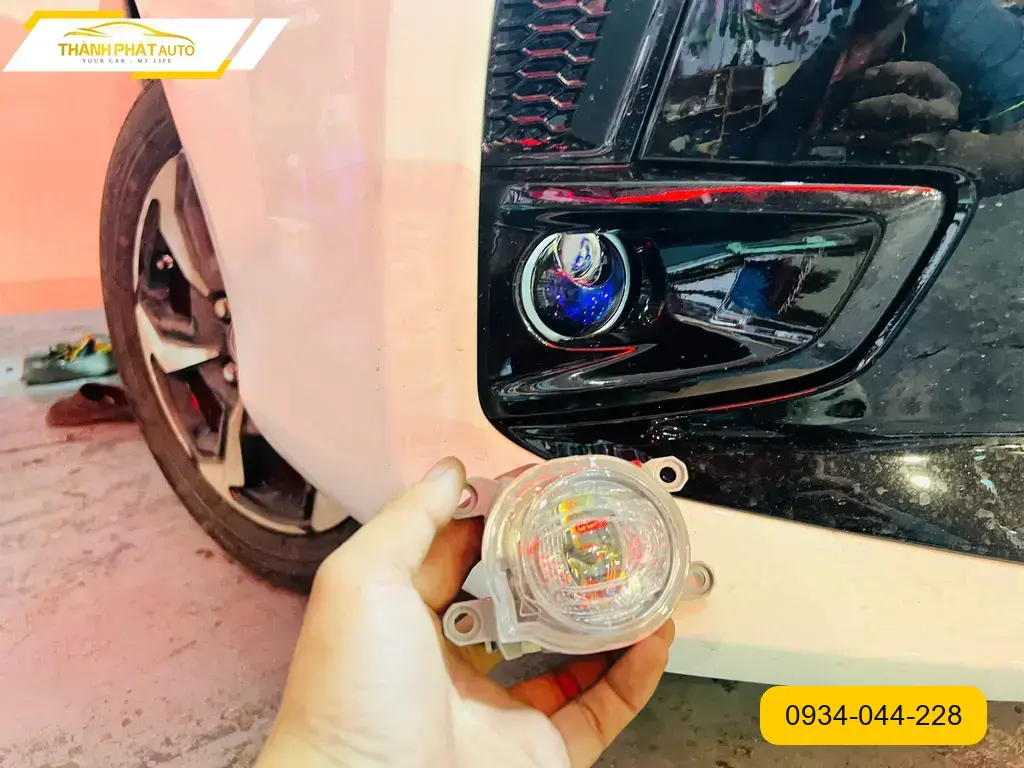 Anh Tấn độ đèn ô tô cho Hyundai Accent tại Quận Thủ Đức để tăng tầm nhìn ban đêm ảnh thực tế 4