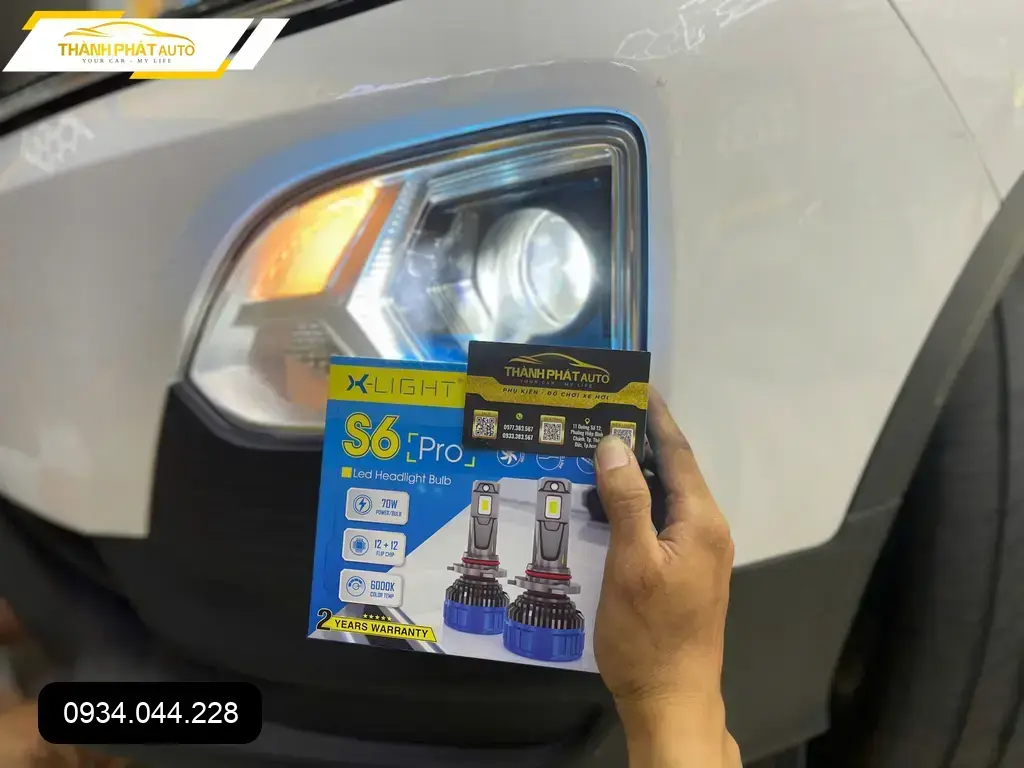 Chị Mai Anh độ đèn ô tô Xlight cho Hyundai Accent tại Quận 12 vì đèn zin quá yếu