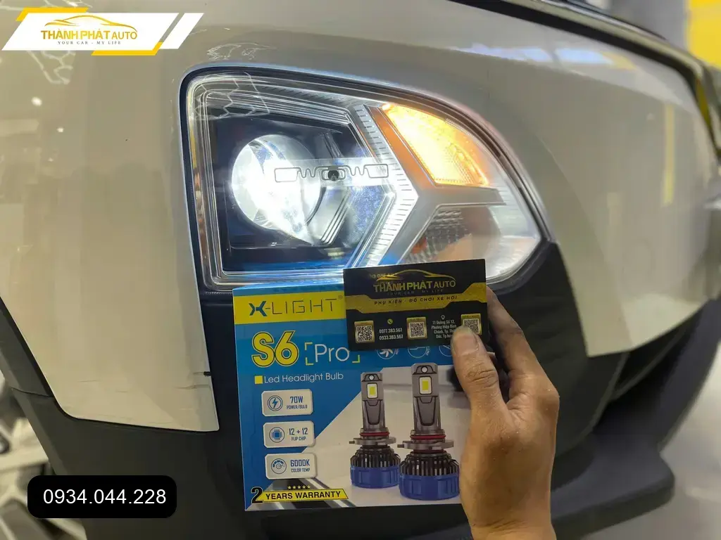 Chị Mai Anh độ đèn ô tô Xlight cho Hyundai Accent tại Quận 12 vì đèn zin quá yếu ảnh thực tế 3