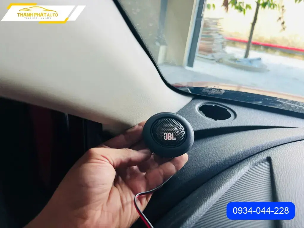 Chị Thảo độ loa ô tô cho Mazda CX-5 tại Quận 12 để âm thanh sống động hơn