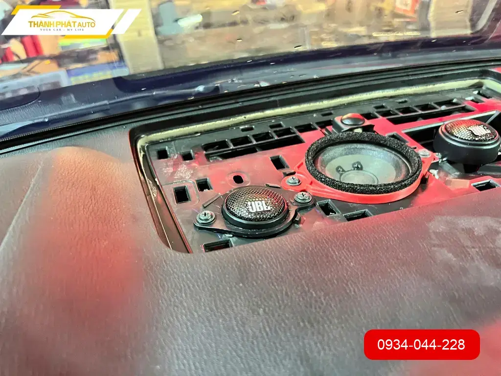 Anh Tùng độ loa Treble JBL cho CX5 Thủ Đức vì loa zin nghe chưa đã ảnh thực tế 2