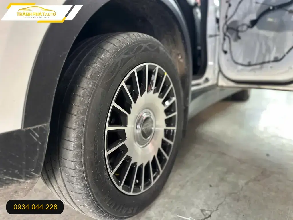 Chị Bích độ mâm Limo Green cho Hyundai Elantra tại Thủ Đức vì muốn xe nổi bật