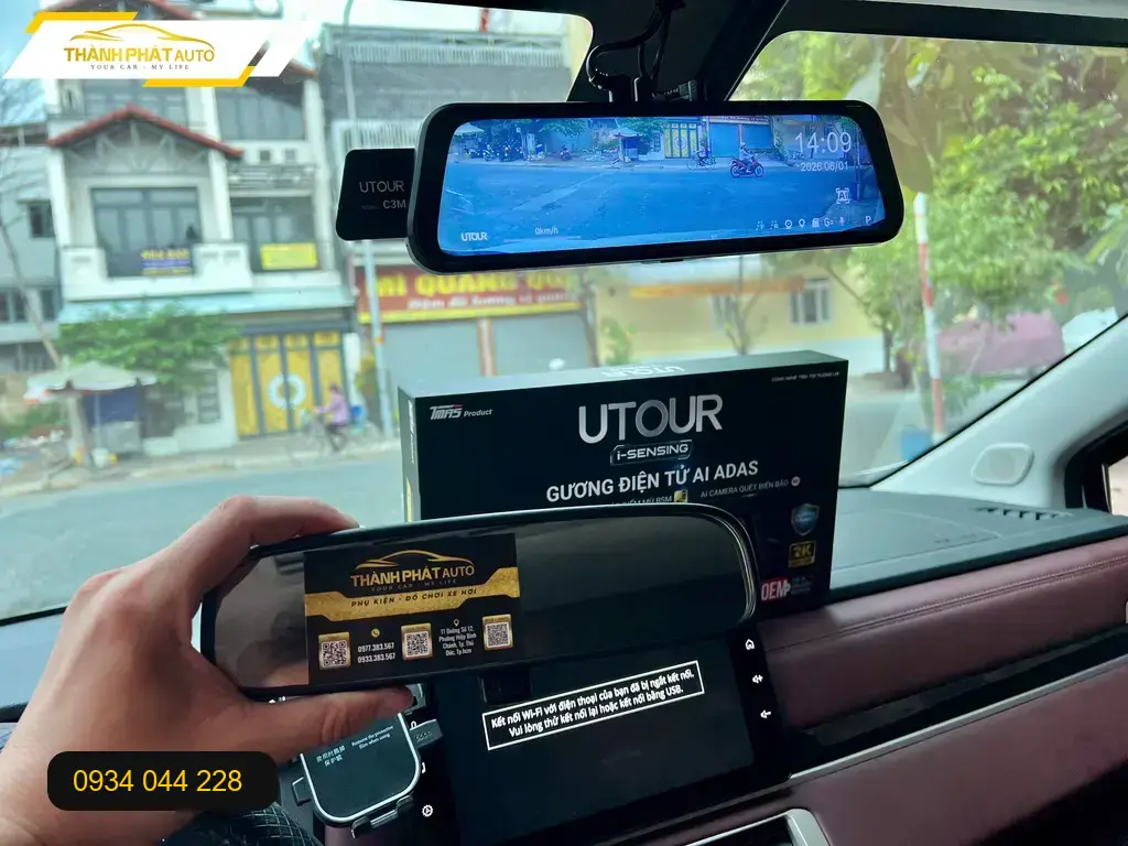 Anh Tài gắn Gương điện tử Utour cho Kia K3 ở Quận Thủ Đức tiện lợi hơn ảnh thực tế 2