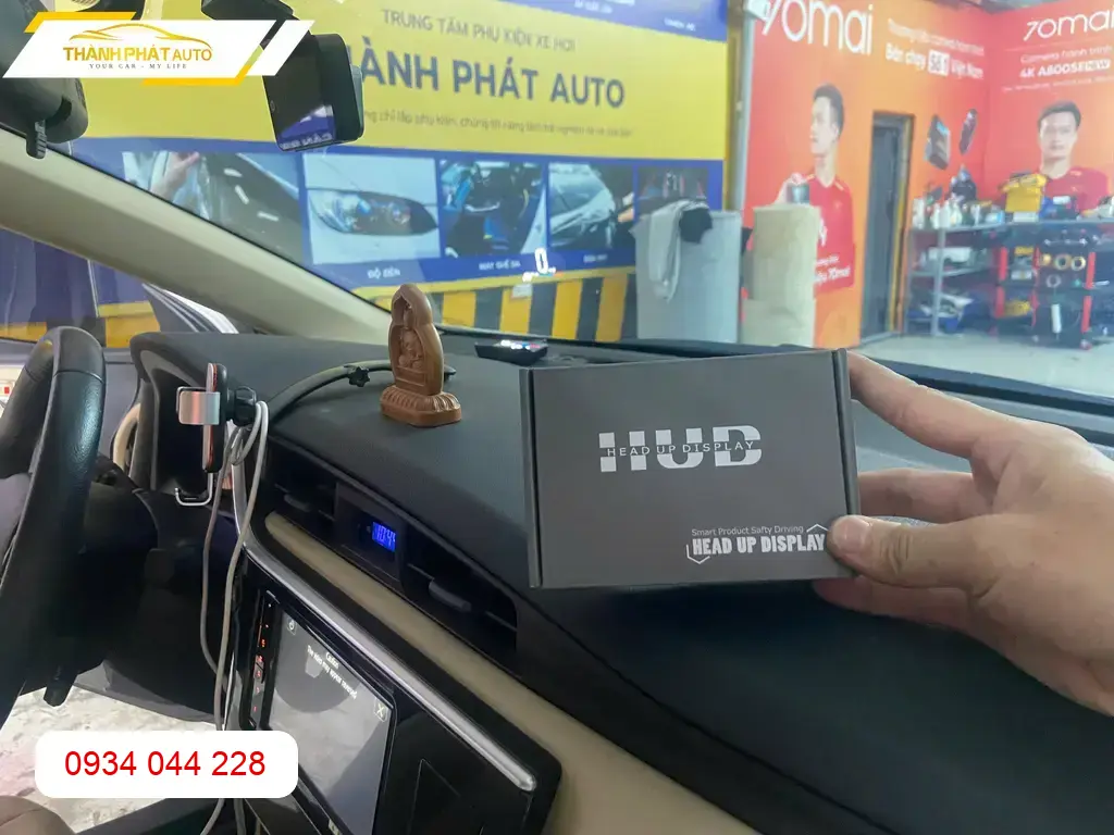 Chị Hương Giang lắp HUD cho Hyundai Creta tại Quận 12 để lái xe an toàn hơn ảnh thực tế 2