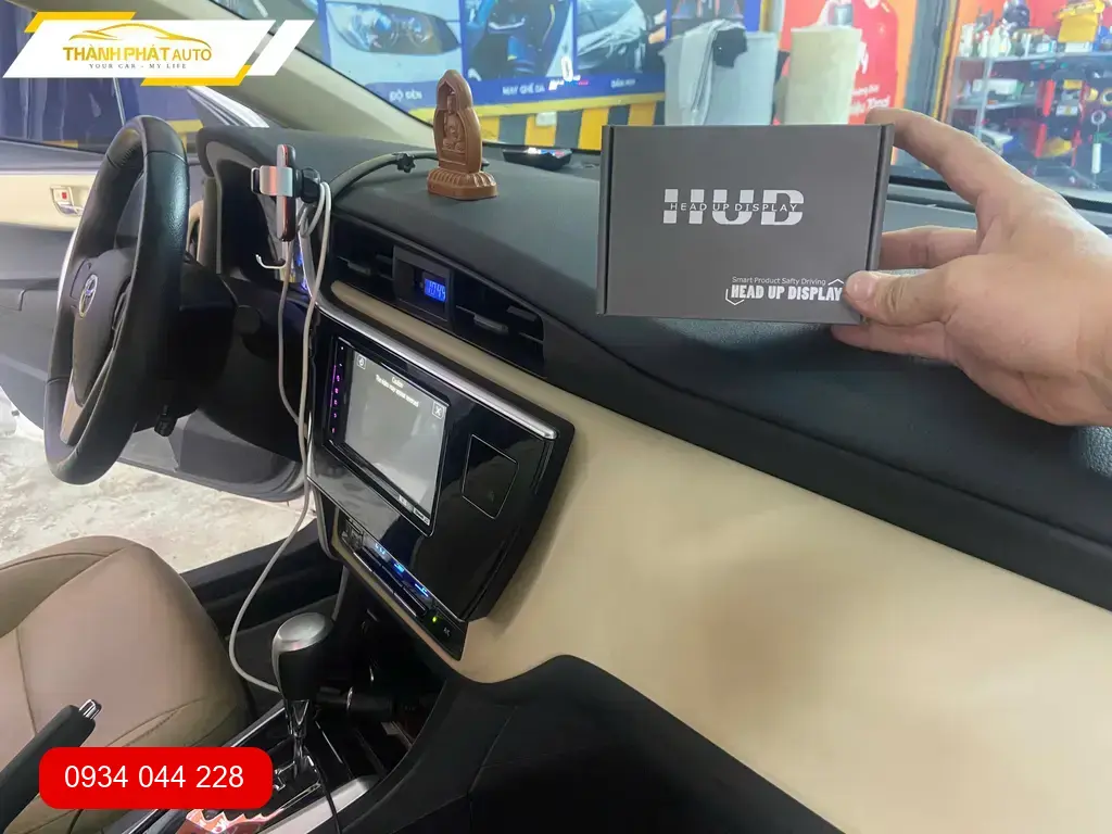 Chị Hương Giang lắp HUD cho Hyundai Creta tại Quận 12 để lái xe an toàn hơn ảnh thực tế 3