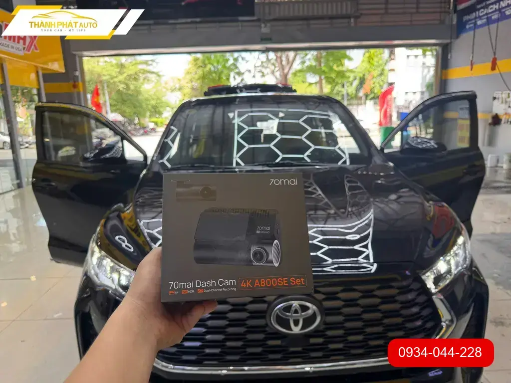 Anh Quân lắp camera hành trình A800SE Innova an toàn trên đường Quận Thủ Đức ảnh thực tế 2