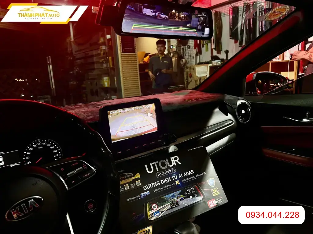 Chị Thảo lắp cam gương UTOUR Kia Soluto Quận Thủ Đức tăng an toàn