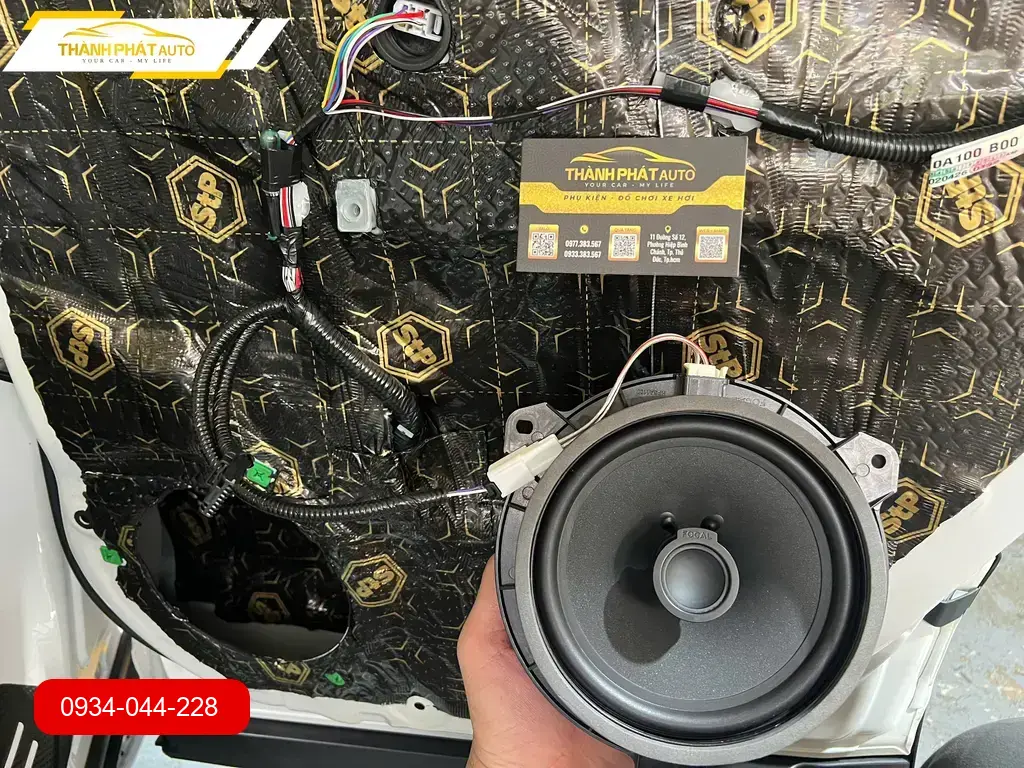 Anh Tùng lắp Loa Focal ô tô cho Honda CRV để cải thiện âm thanh tại Quận Thủ Đức