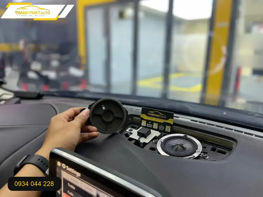 Anh Thạch nâng cấp Loa trung tâm Alpine ô tô Camry tại Quận 12 ảnh thực tế 4