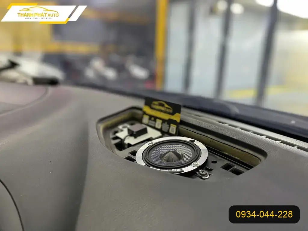 Anh Tấn lắp Loa trung tâm Alpine ô tô cho Hyundai Accent tại Quận Thủ Đức