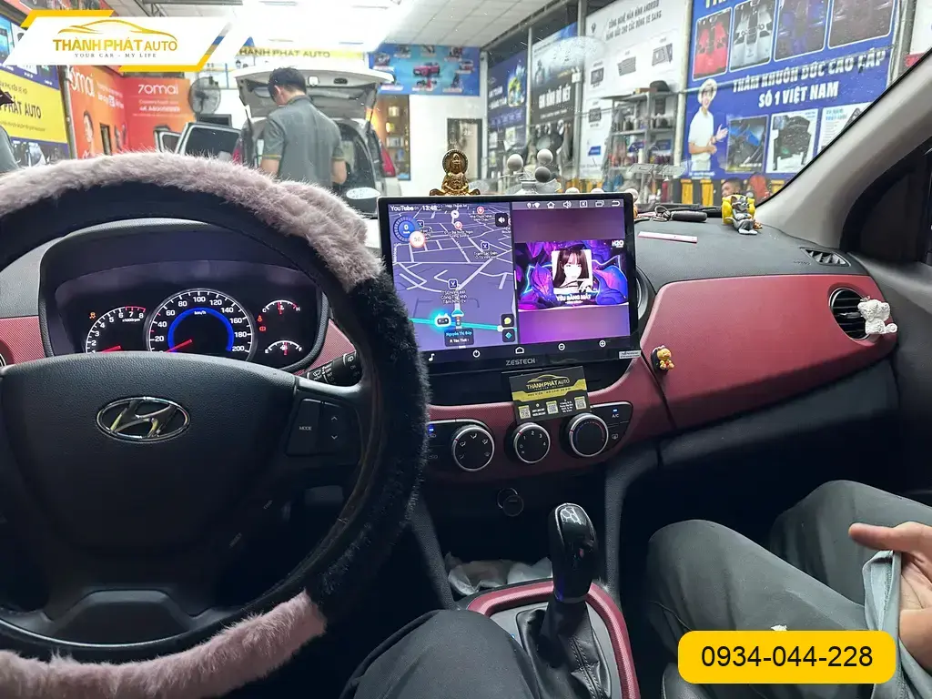 Anh Khang lắp màn hình 13inch liền cam 360 Hyundai i10 Quận 12 để lái xe an toàn hơn