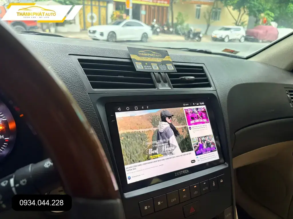 Anh Tùng nâng cấp màn hình Android Lexus IS250 tại Q12 cần YouTube
