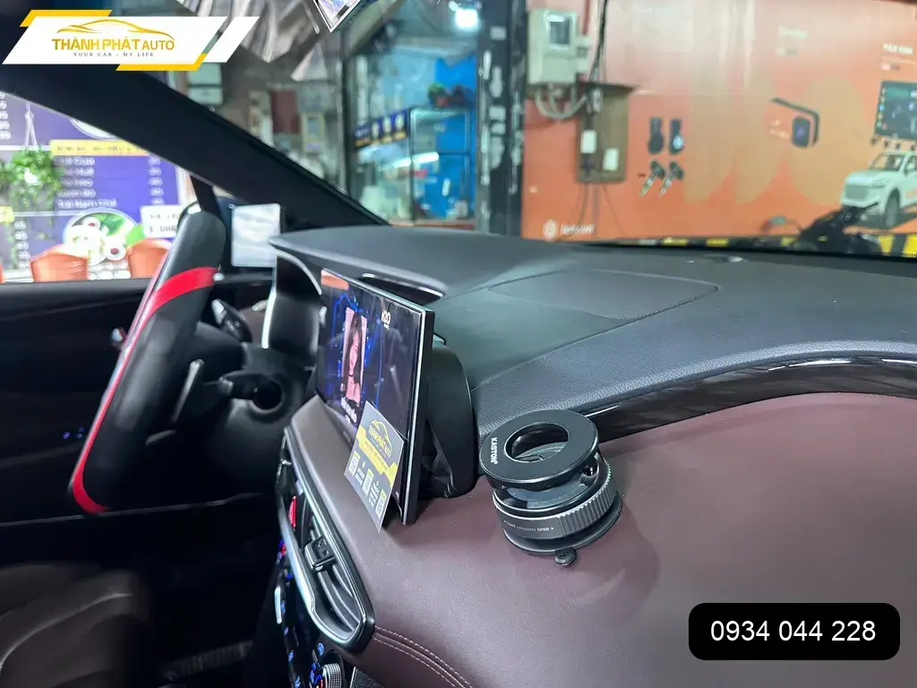 Chị Hằng lắp màn hình Android cho Santafe tại Quận 12 để có nhiều tính năng giải trí hơn ảnh thực tế 3