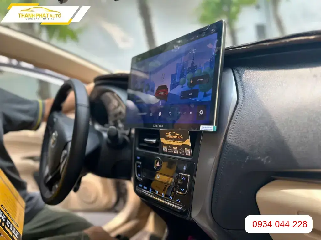 Chị Uyên lắp màn hình Android ô tô Honda Civic tại Quận 12