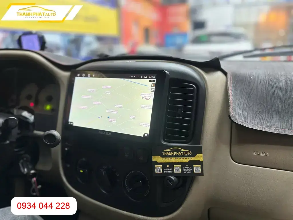 Chú Phát lắp màn hình Android ô tô Hyundai SantaFe ở Quận 12 để định vị ảnh thực tế 3
