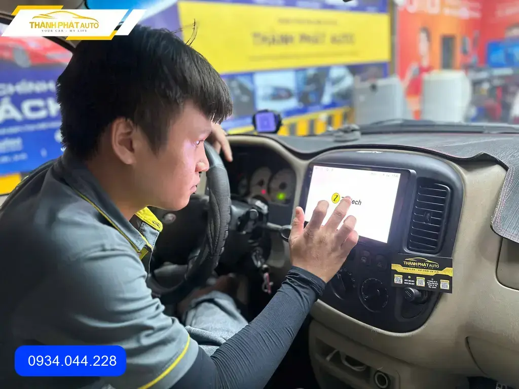 Anh Quang lắp màn hình Android ô tô cho Hyundai Elantra tại Thủ Đức ảnh thực tế 2