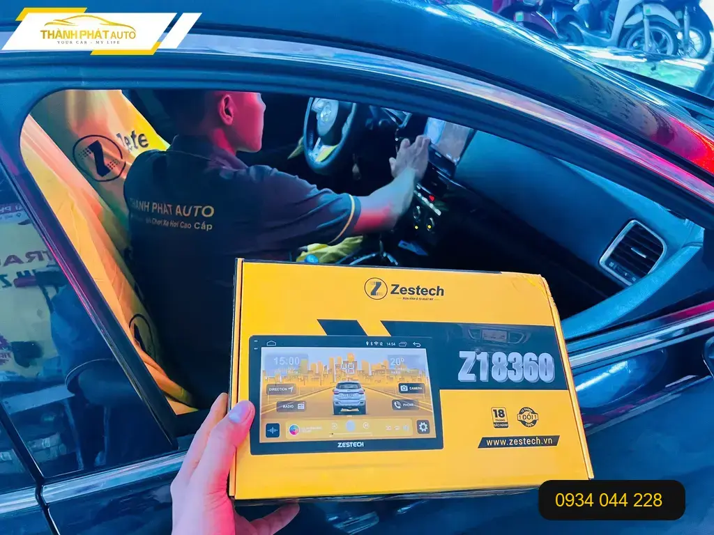 Chú Ba Khải lắp màn hình Android xe hơi cho Toyota Camry tại Quận Thủ Đức