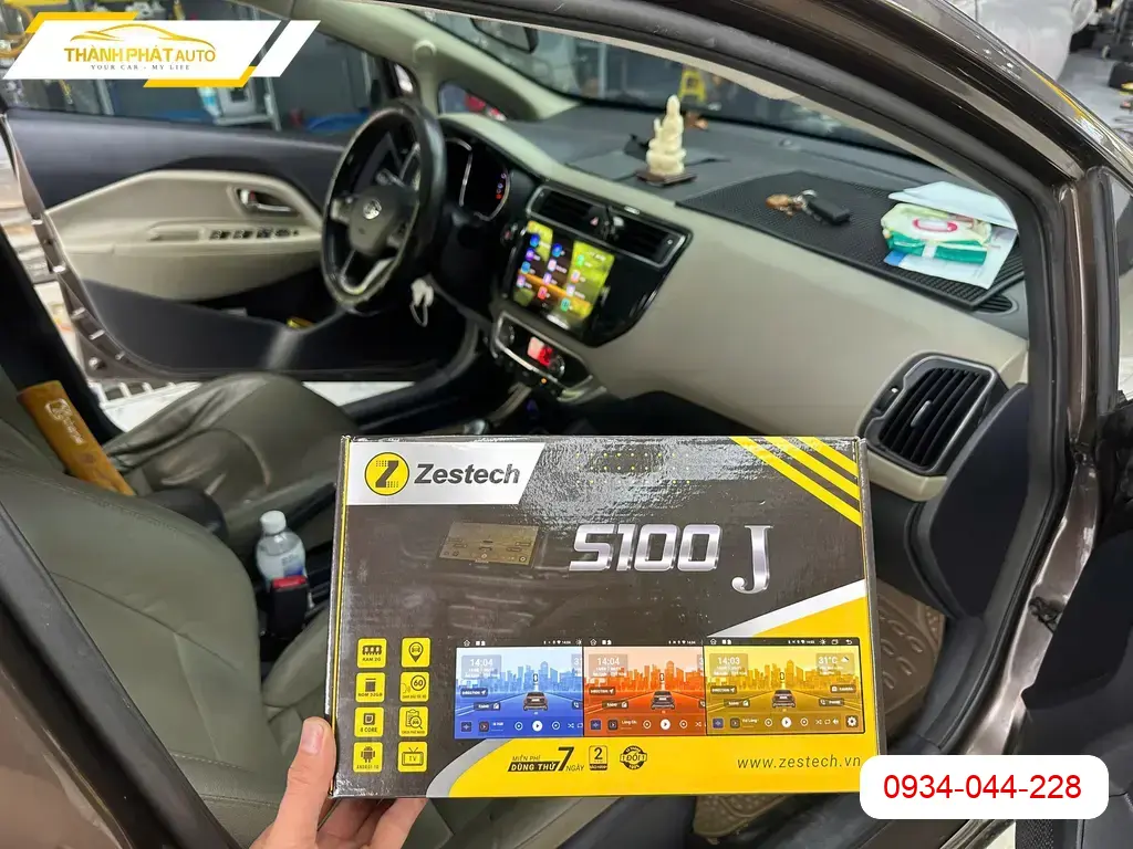 Chị Thảo lắp màn hình Android xe Honda CR-V tại Quận 12 vì màn zin thiếu tiện ích