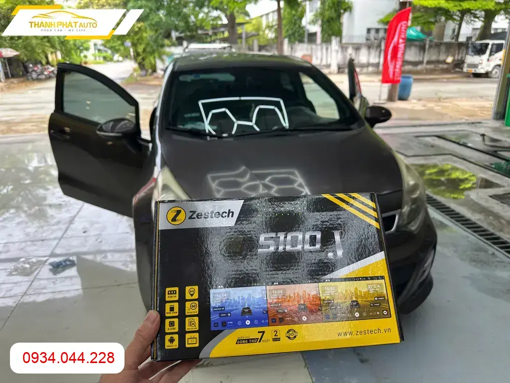 Chị Thảo lắp màn hình Android xe Honda CR-V tại Quận 12 vì màn zin thiếu tiện ích ảnh thực tế 3