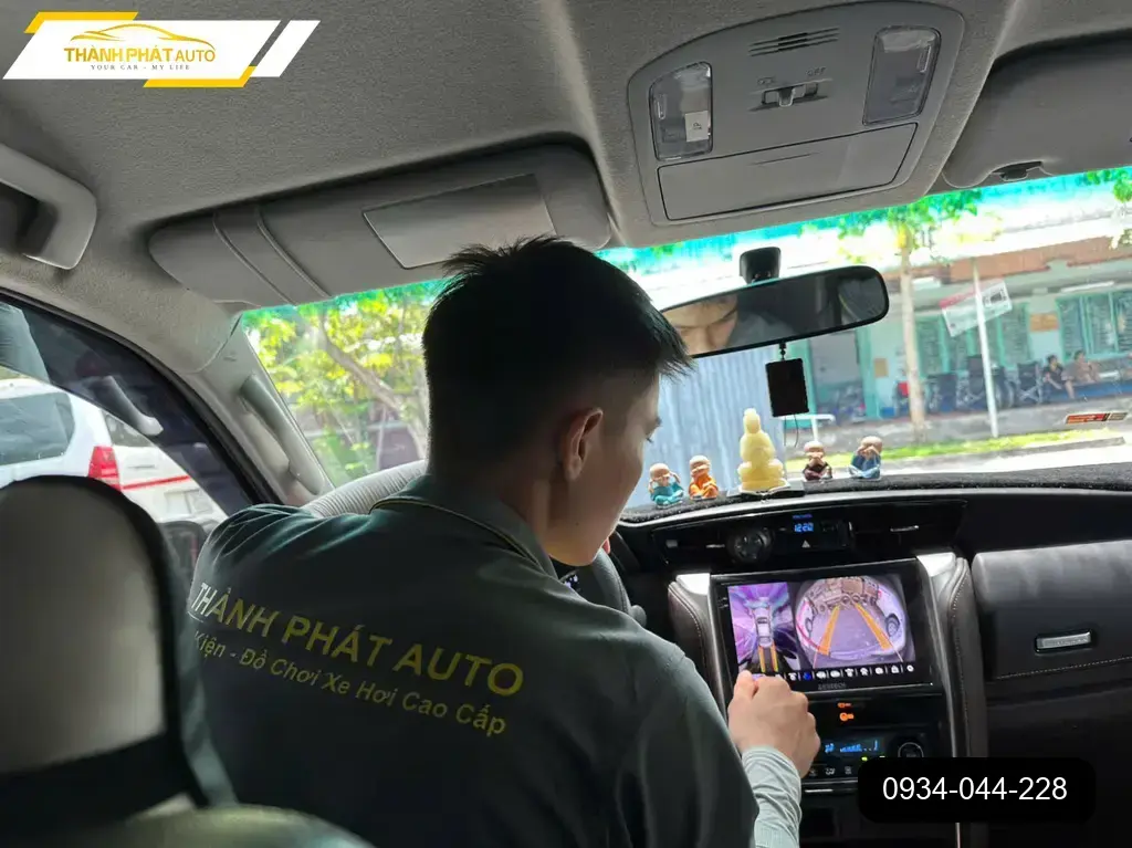 Anh Tùng lắp màn hình ô tô Suzuki XL7 tại Quận Thủ Đức, tiện dẫn đường