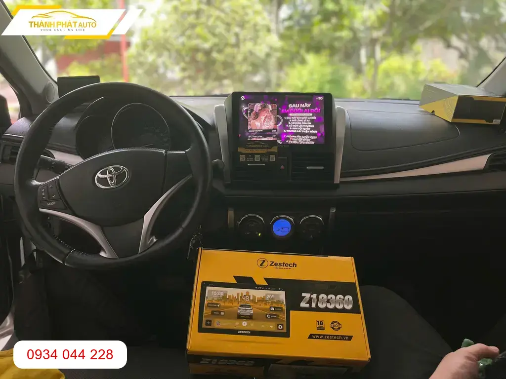Anh Thành nâng cấp màn hình ô tô Hyundai Accent tại Thủ Đức giải trí, dẫn đường