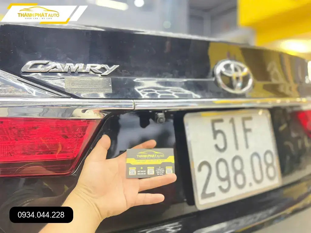 Chị Liên nâng cấp Màn Hình Ô Tô Camry 2015 tại Quận 9 vì màn zin quá mờ ảnh thực tế 3