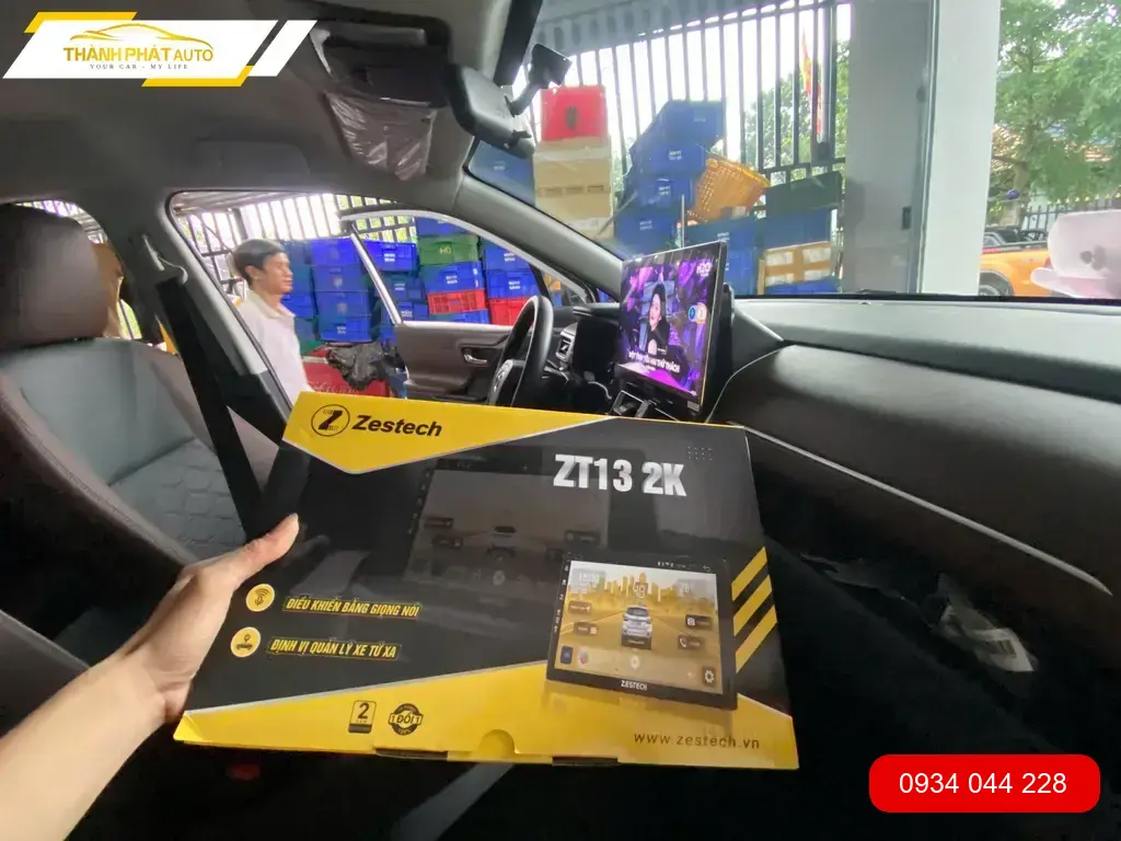Anh Tùng lắp màn hình ô tô cho Hyundai Kona tại nhà Quận Thủ Đức ảnh thực tế 3