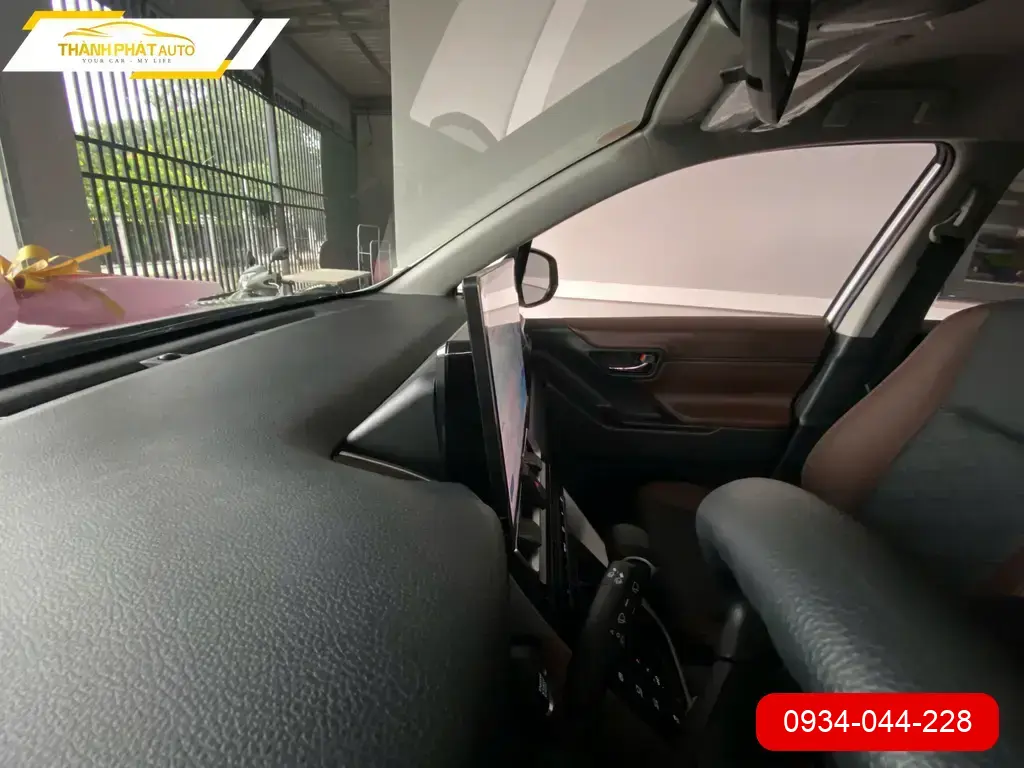 Anh Khải lắp màn hình ô tô tại nhà cho Honda CR-V ở Quận 12 để tiện lợi ảnh thực tế 3