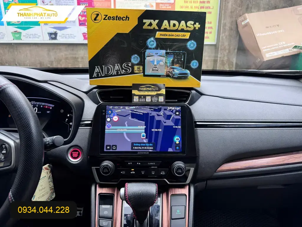 Anh Cường lắp màn hình ô tô cho Honda CRV tại Quận 9 để có tính năng mới