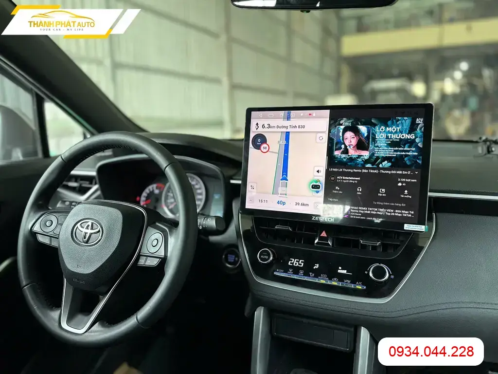 Chị Thảo lắp màn hình ô tô Toyota Corolla Cross tại Quận 12 uy tín. ảnh thực tế 3