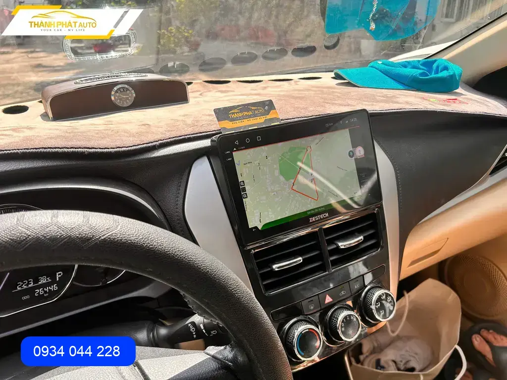Anh Kiên nâng cấp màn hình ô tô Vios tại Quận 12 vì màn zin quá cũ