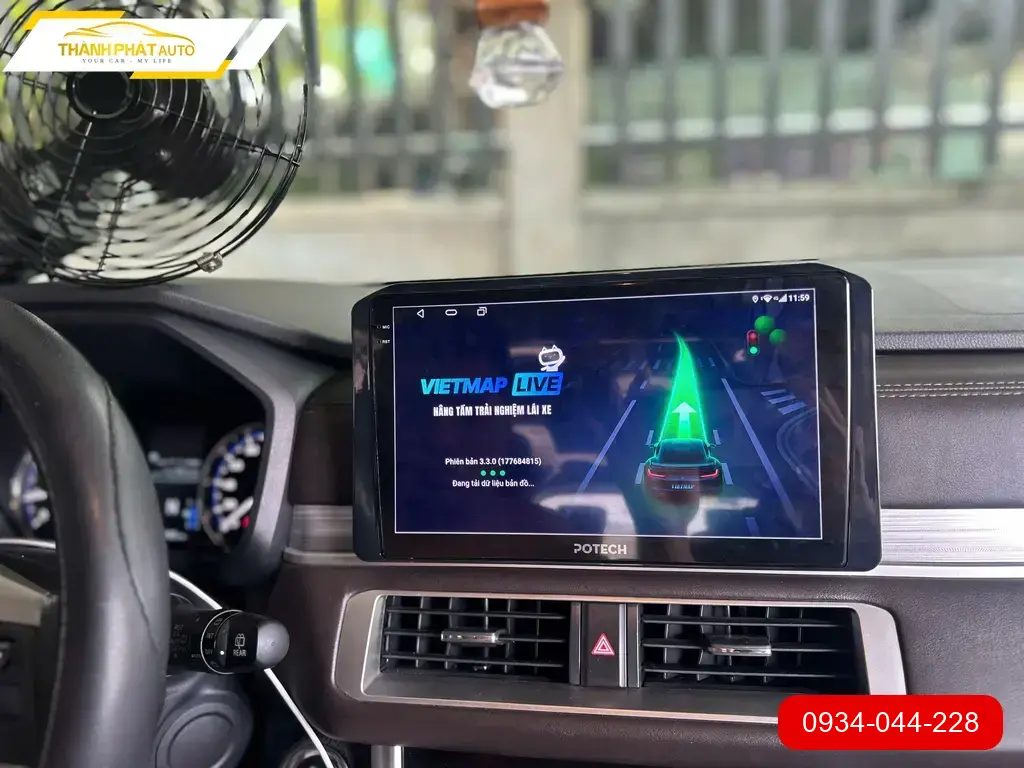 Anh Quang lắp màn hình PX8 cho Mitsubishi Xpander 2025 tại Thủ Đức để họp online tiện lợi