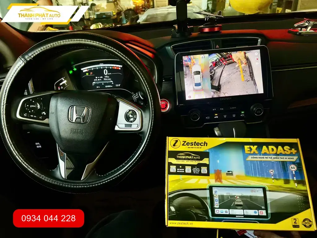 Cô Huệ lắp màn hình Zestech CRV tại Quận Thủ Đức vì màn cũ hay bị đơ