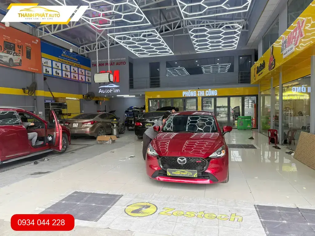 Chị Thảo lắp Mặt Ga Lăng cho Mazda 2 tại Quận 9 để thay thế mặt zin cũ kỹ
