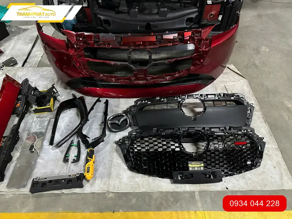 Anh Quang độ mặt ga lăng Mazda 2 tại Quận 12 để xe trông thể thao hơn