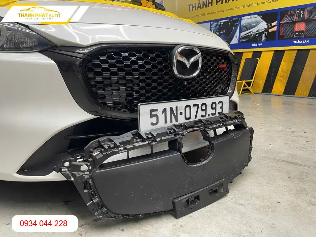 Chị Mai lắp mặt galang Mazda 2 uy tín tại Quận 12